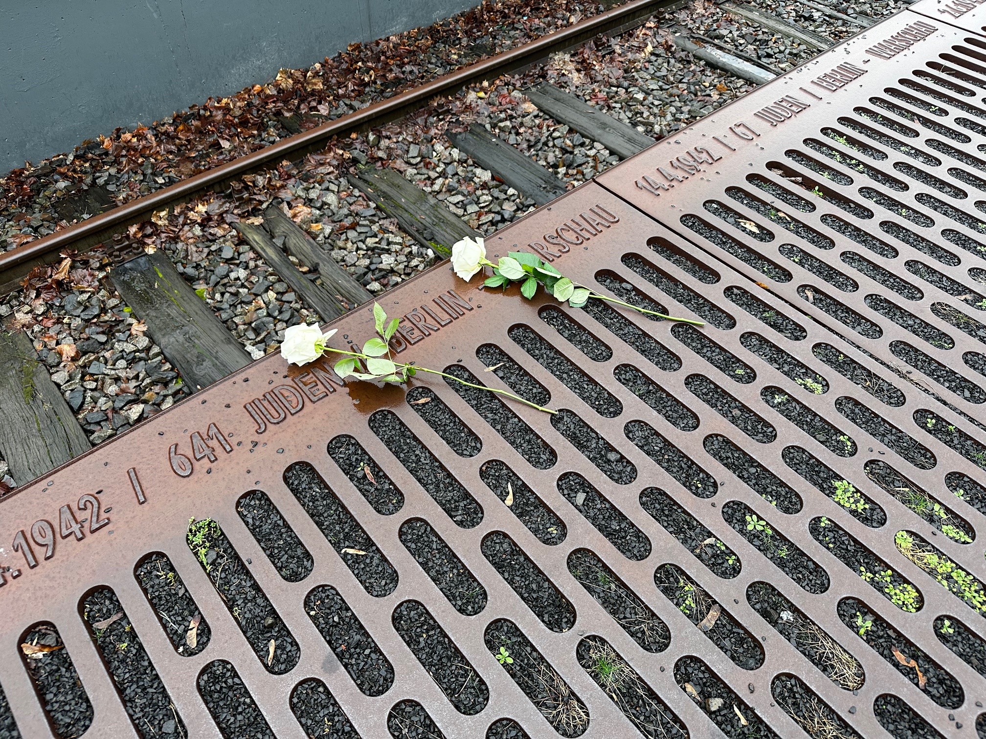 Gleis 17
Bild: Ren Powilleit