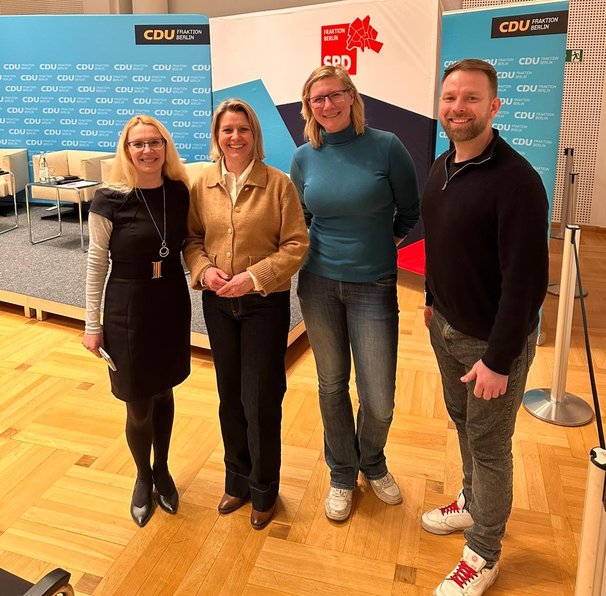 Lilia Usik MdA, Sandra Khalatbari MdA, Lisa Knack MdA und Alexander Freier-Winterwerb MdA
