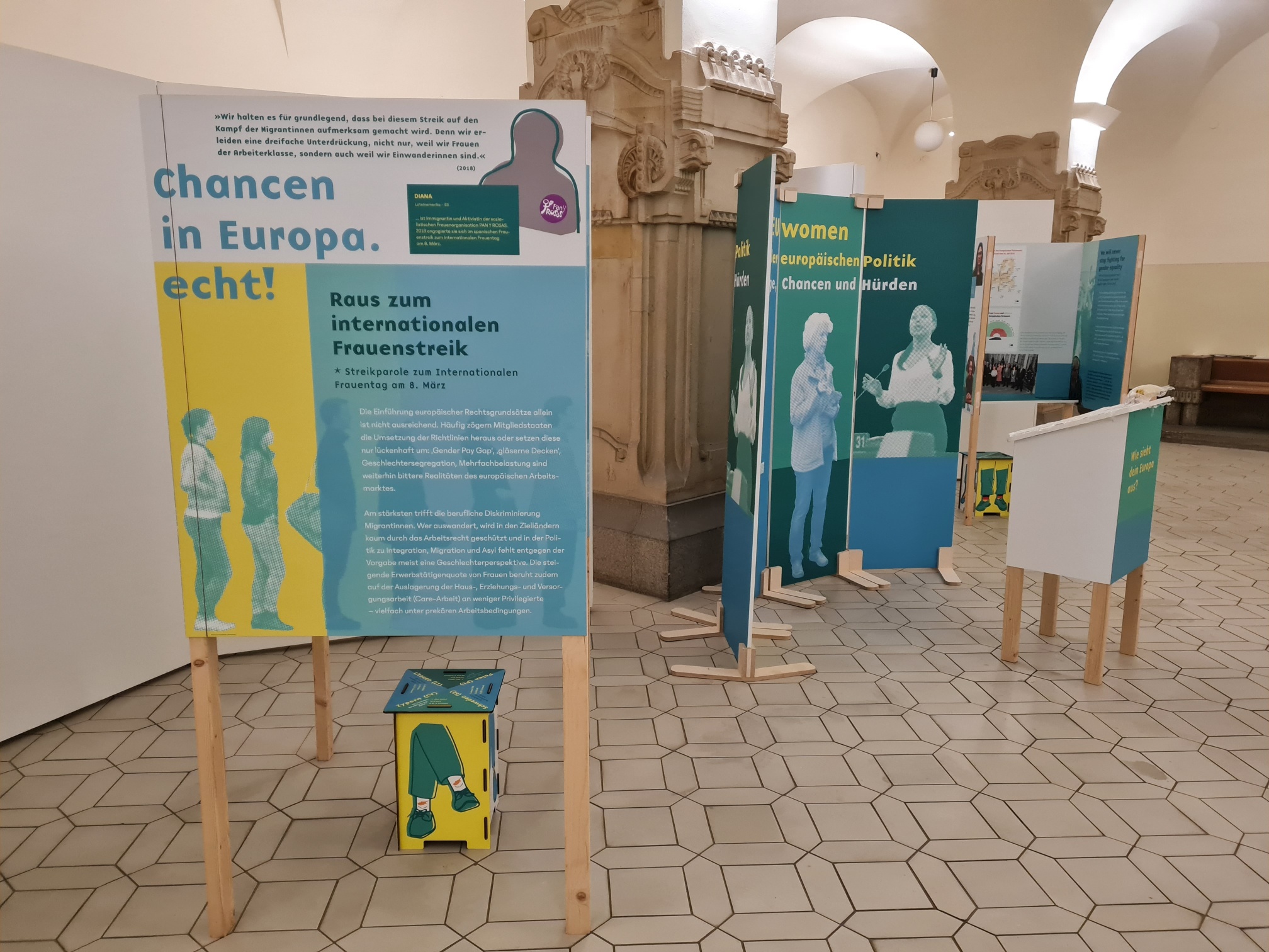 Die Wanderausstellung #EUwomen, im März im Rathaus Charlottenburg. 
Bild: René Powilleit